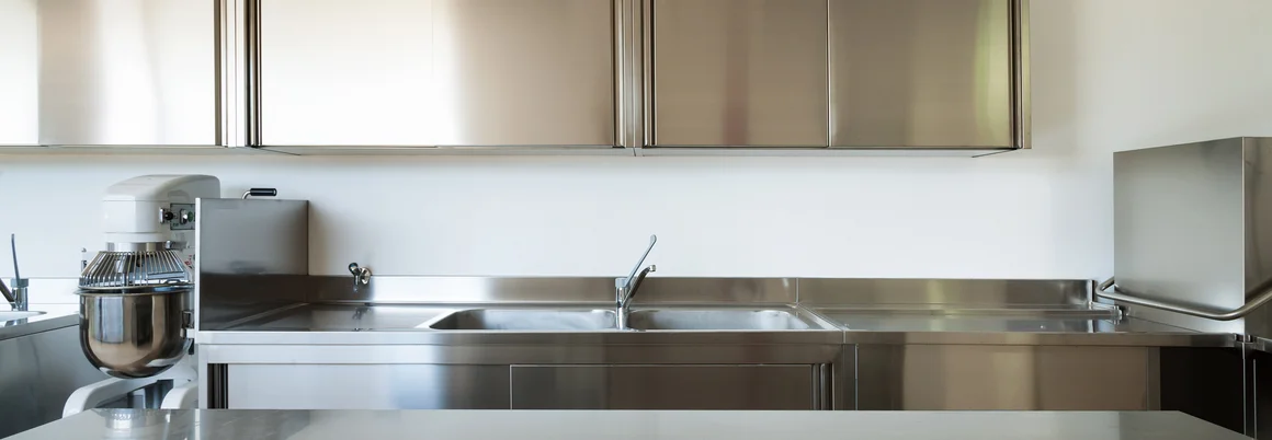 Leere Edelstahlküche